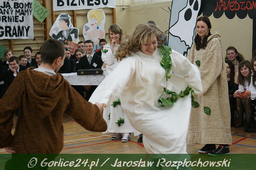 III c SUPER KLASĄ jest