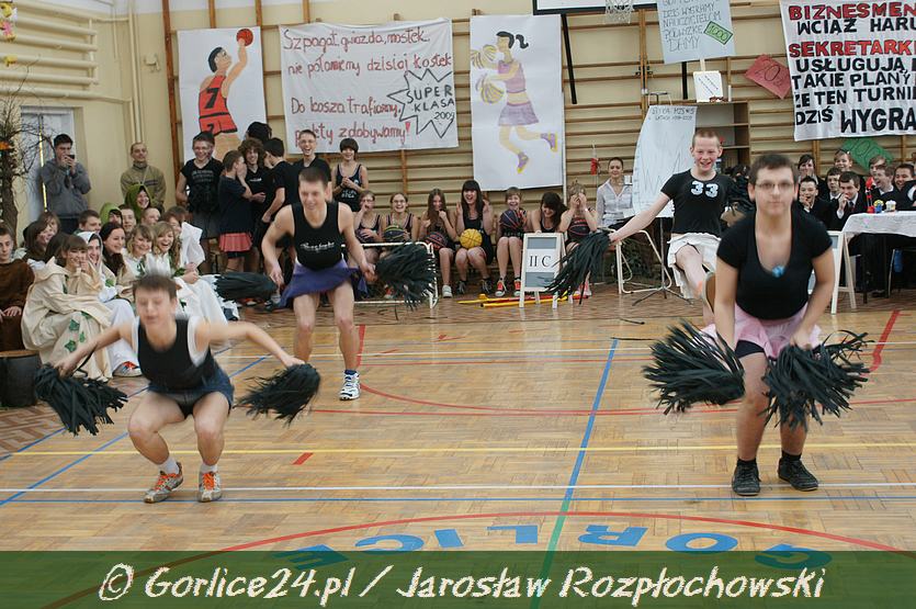III c SUPER KLASĄ jest