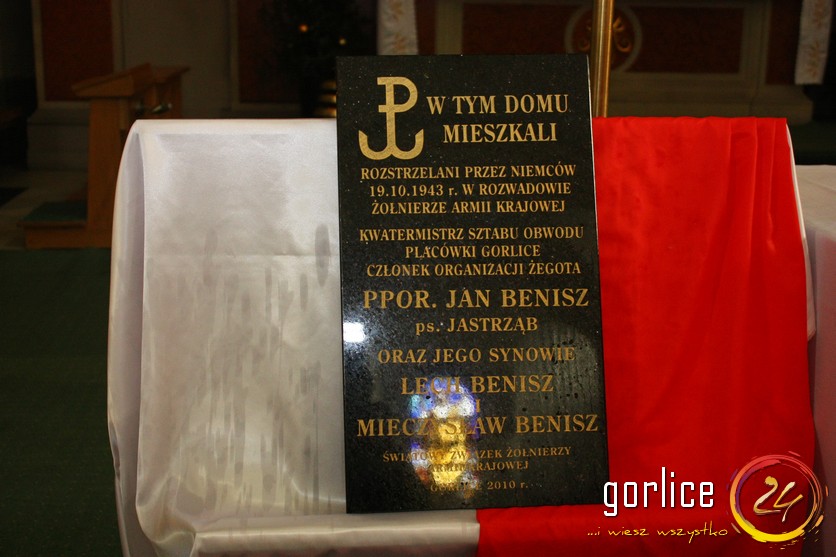 Dwadzieścia lat, dwie tablice?