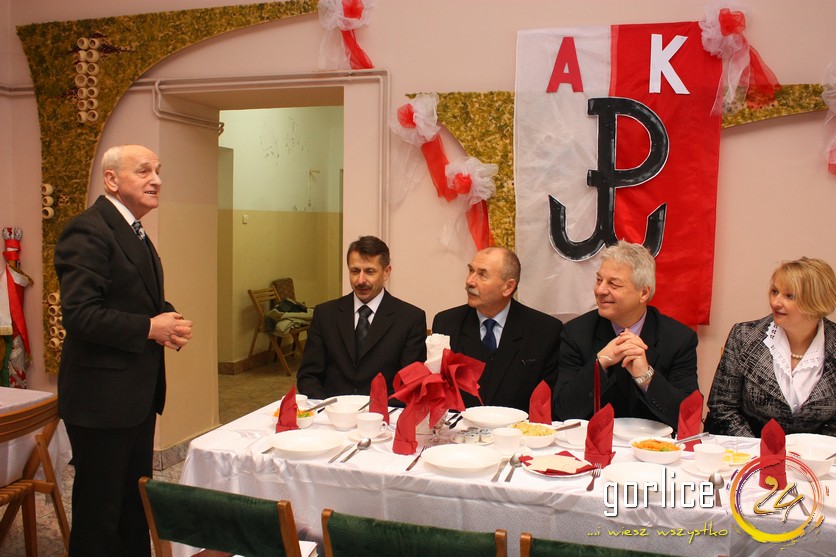 Dwadzieścia lat, dwie tablice?