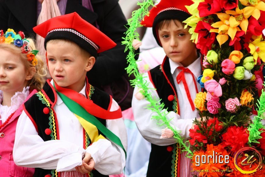 Palmy niosą przykład z Biecza