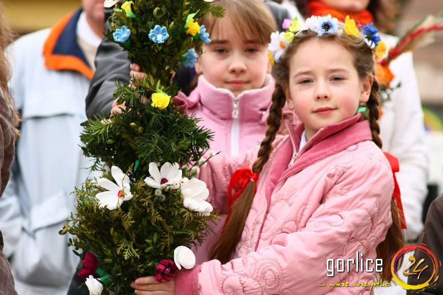 Palmy niosą przykład z Biecza
