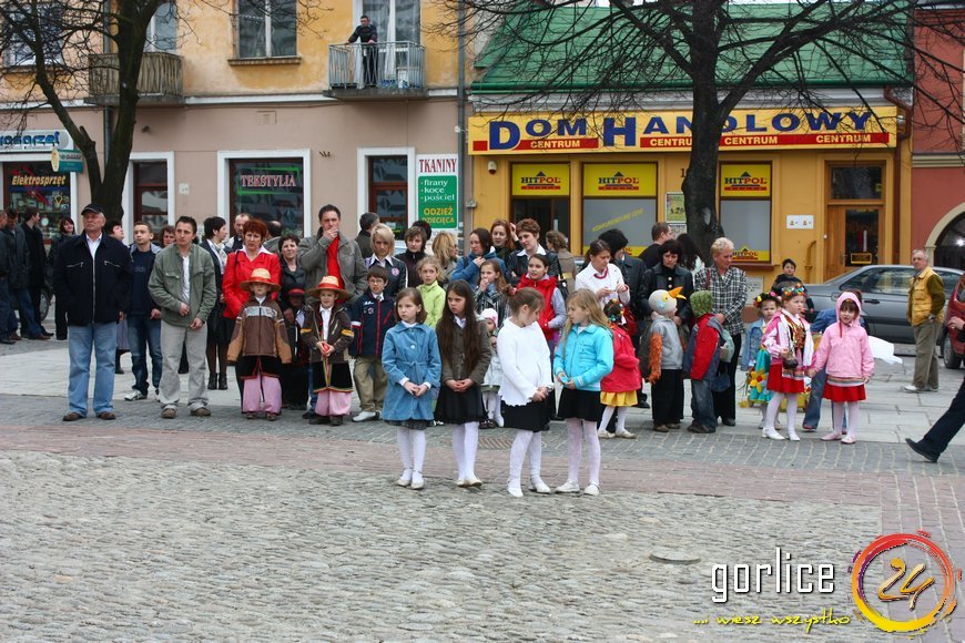 Palmy niosą przykład z Biecza