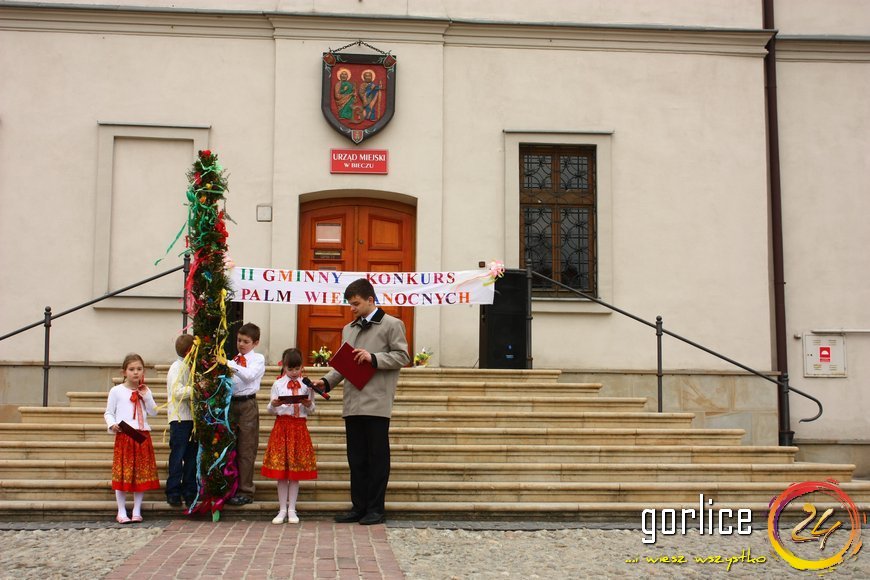 Palmy niosą przykład z Biecza