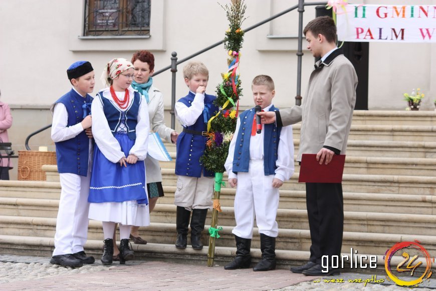 Palmy niosą przykład z Biecza