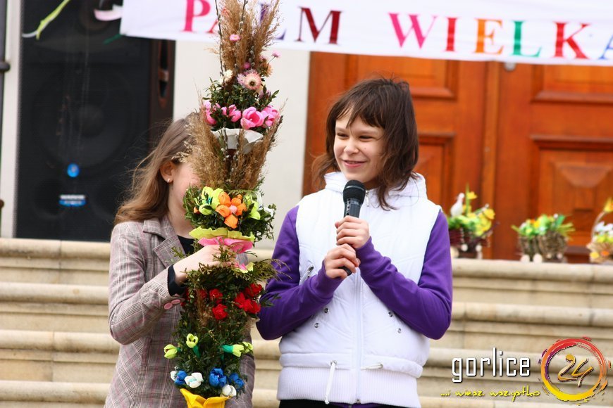 Palmy niosą przykład z Biecza