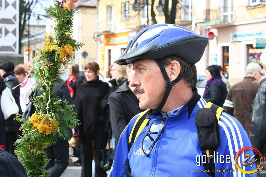 Palmy niosą przykład z Biecza