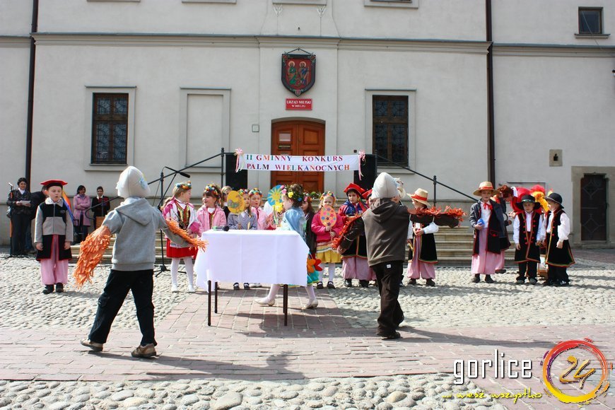 Palmy niosą przykład z Biecza