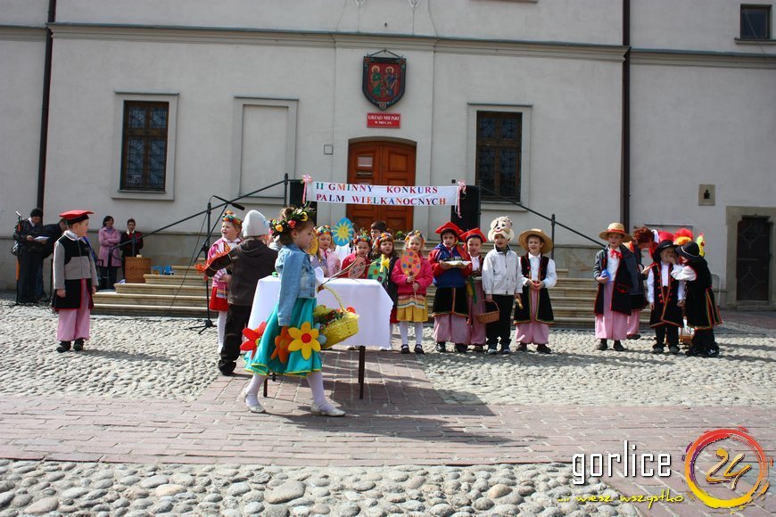 Palmy niosą przykład z Biecza