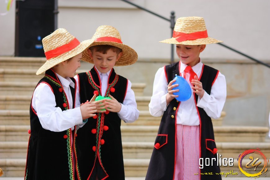 Palmy niosą przykład z Biecza