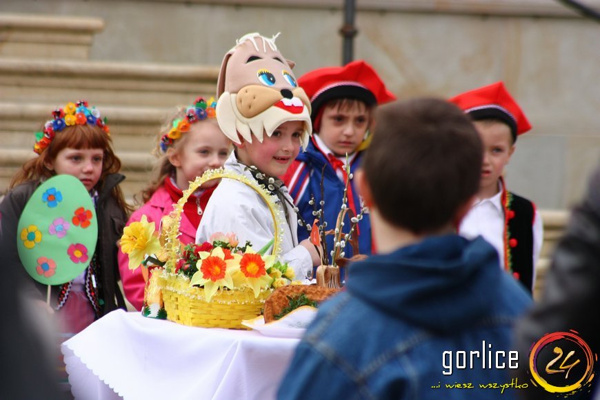 Palmy niosą przykład z Biecza