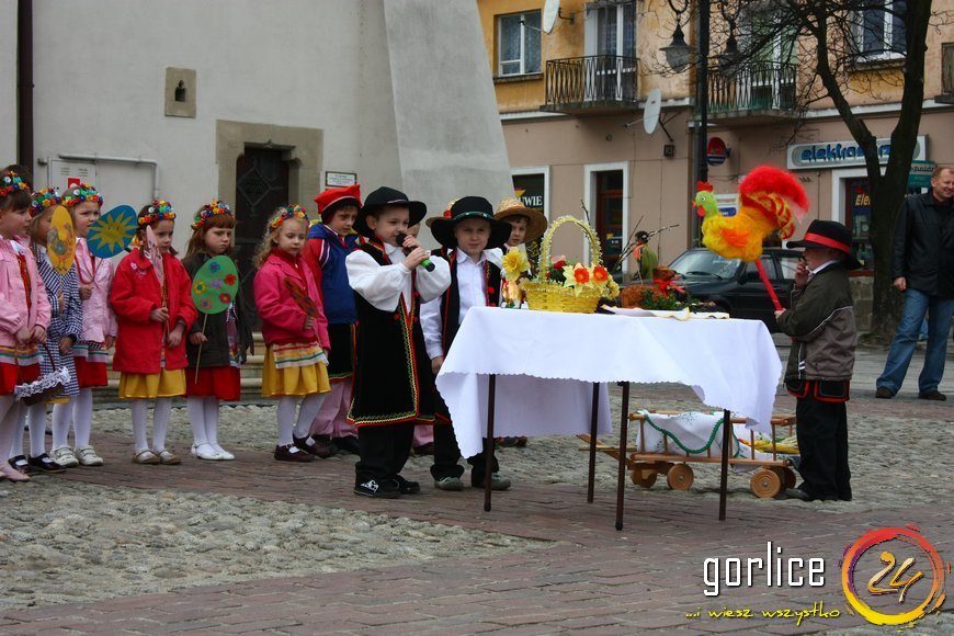 Palmy niosą przykład z Biecza