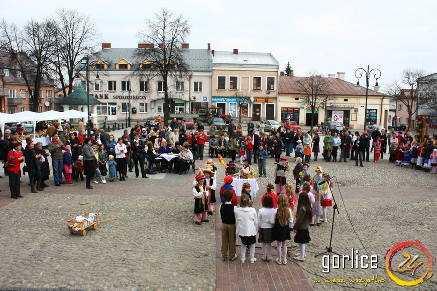 Palmy niosą przykład z Biecza