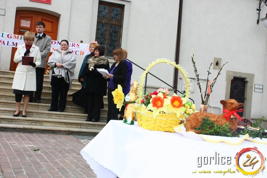Palmy niosą przykład z Biecza