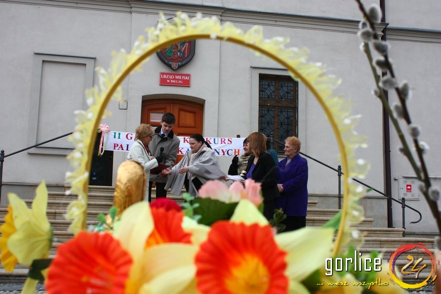 Palmy niosą przykład z Biecza