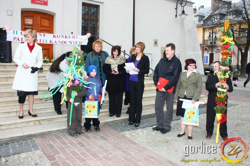 Palmy niosą przykład z Biecza