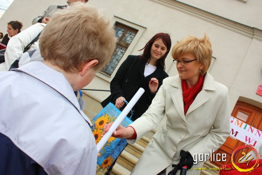 Palmy niosą przykład z Biecza