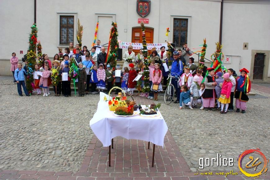 Palmy niosą przykład z Biecza