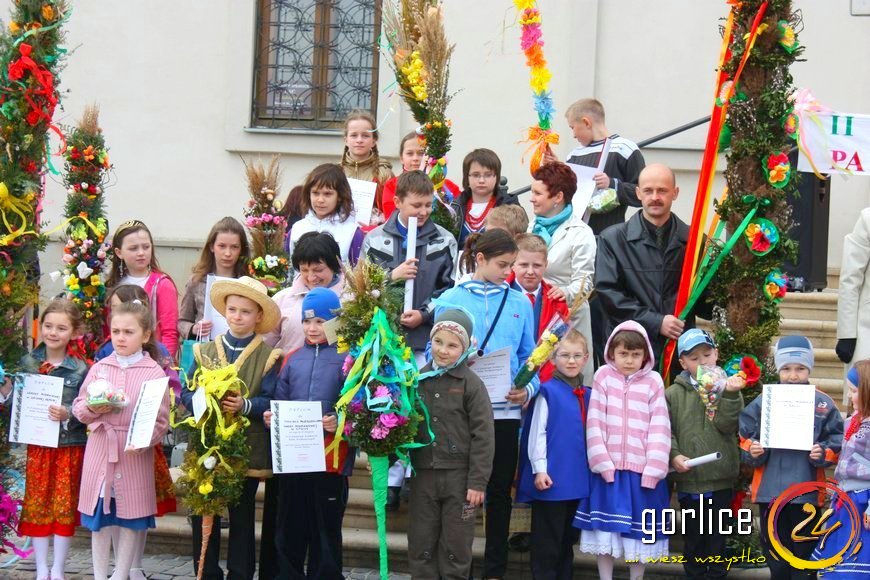 Palmy niosą przykład z Biecza