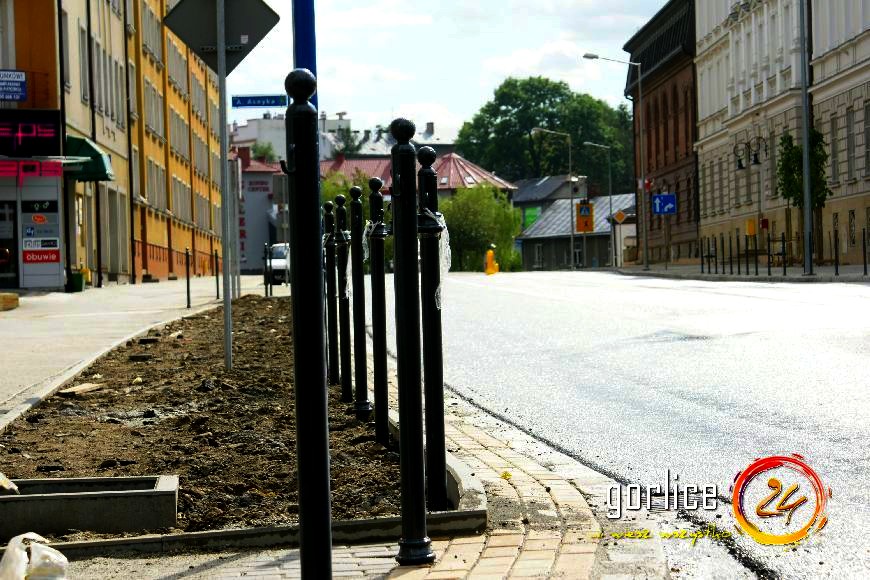 Kolejne drogowe absurdy na Bieckiej