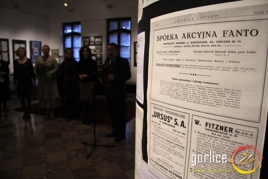 Ropa naftowa, Długosz i Biblioteka w Dworze Karwacjanów
