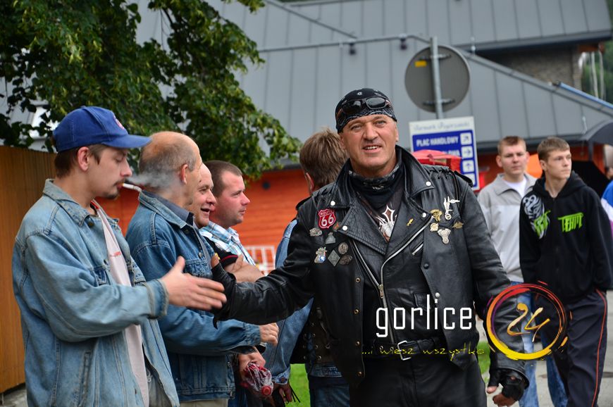 Palili gumę dla dzieciaków (TV GORLICE24)