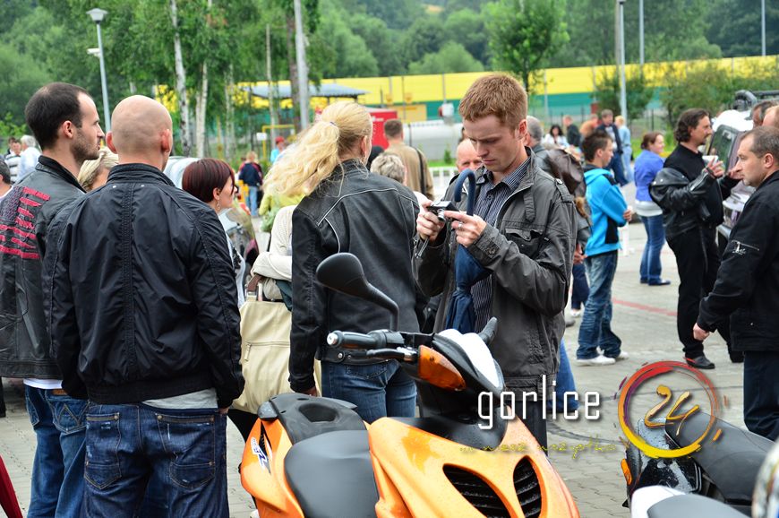 Palili gumę dla dzieciaków (TV GORLICE24)