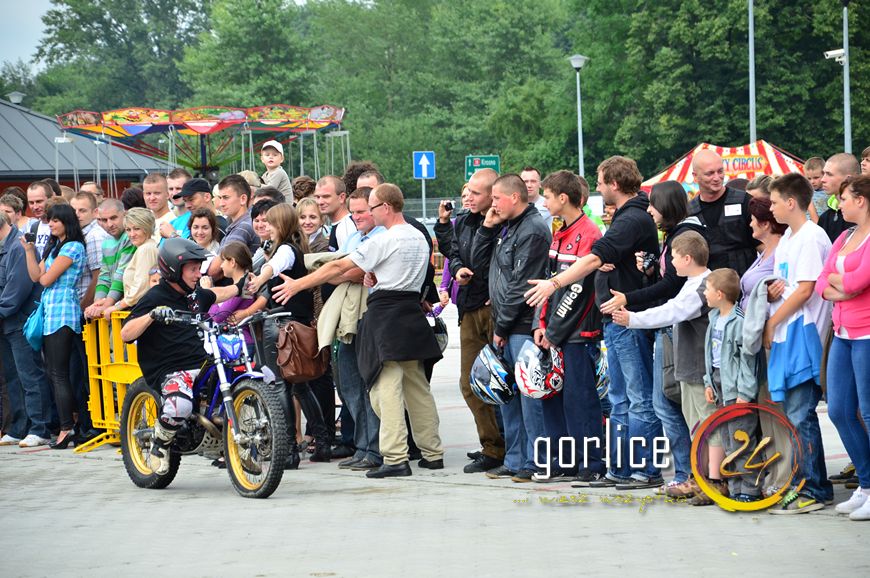 Palili gumę dla dzieciaków (TV GORLICE24)