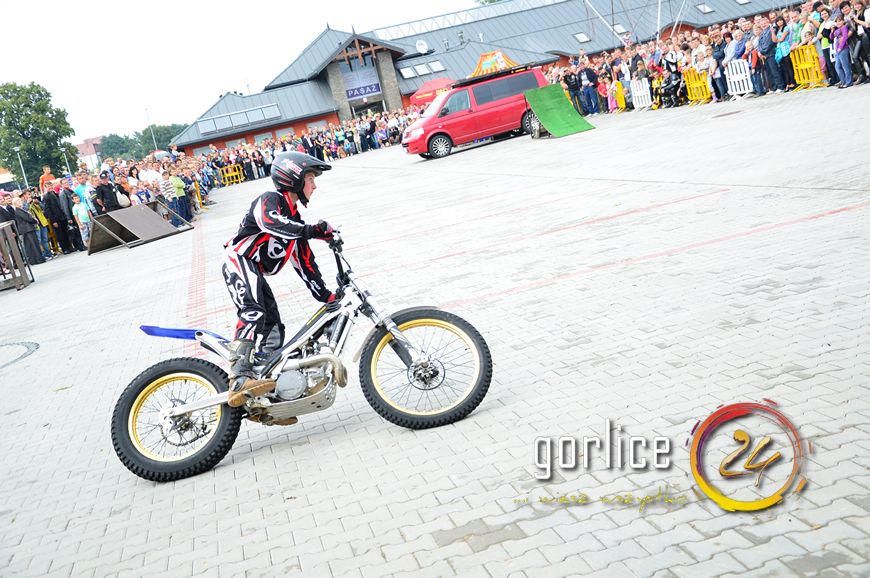 Palili gumę dla dzieciaków (TV GORLICE24)