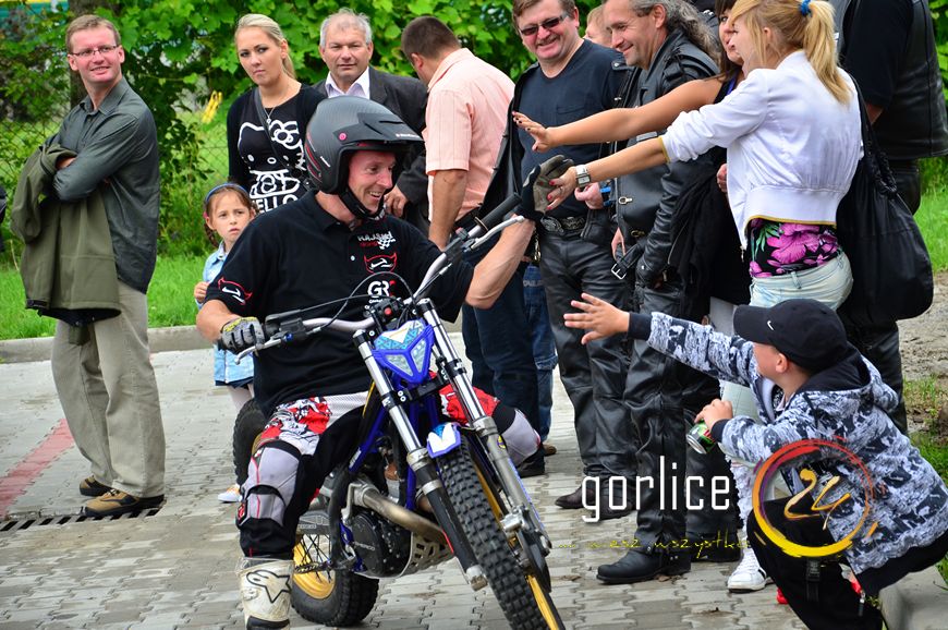 Palili gumę dla dzieciaków (TV GORLICE24)