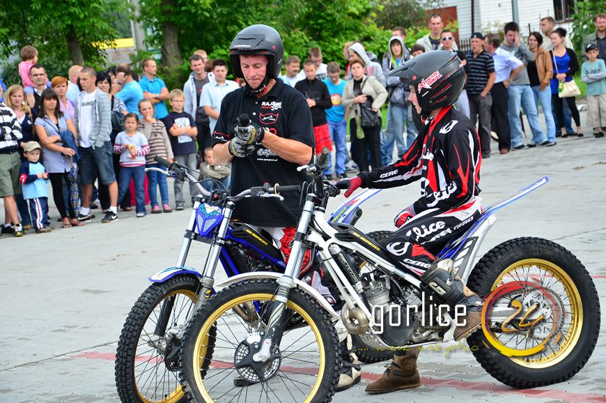 Palili gumę dla dzieciaków (TV GORLICE24)
