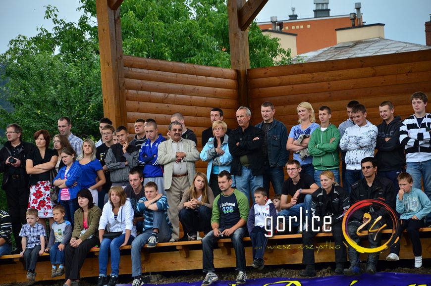 Palili gumę dla dzieciaków (TV GORLICE24)