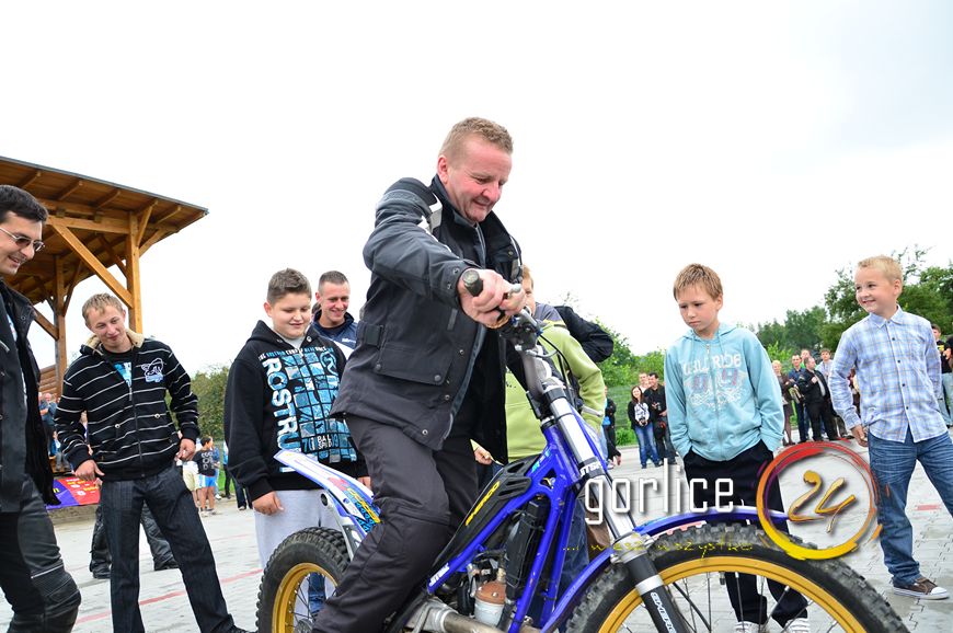 Palili gumę dla dzieciaków (TV GORLICE24)