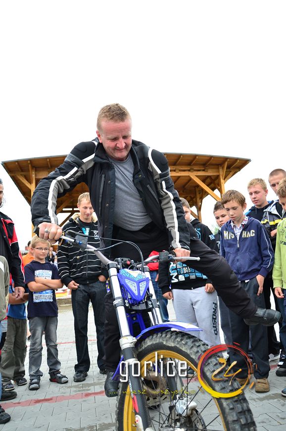 Palili gumę dla dzieciaków (TV GORLICE24)