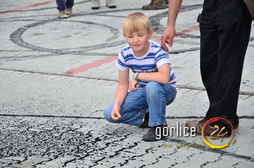 Palili gumę dla dzieciaków (TV GORLICE24)