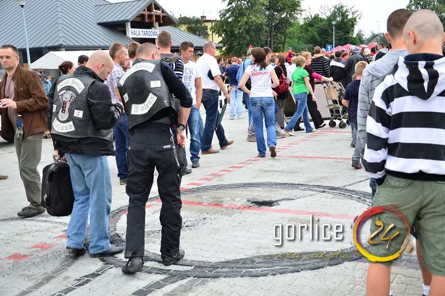 Palili gumę dla dzieciaków (TV GORLICE24)