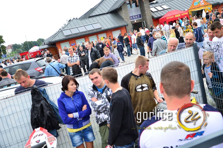 Palili gumę dla dzieciaków (TV GORLICE24)
