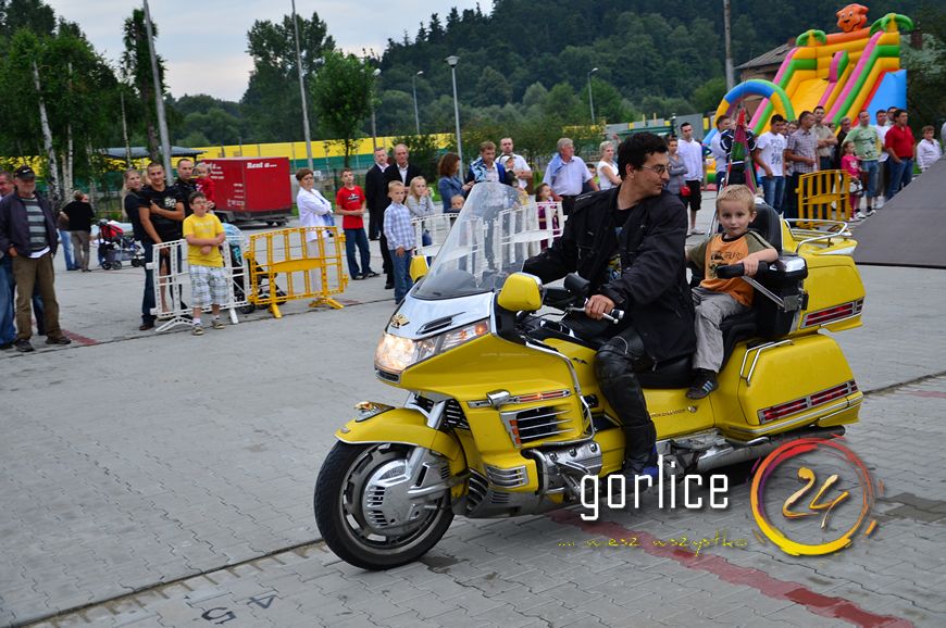 Palili gumę dla dzieciaków (TV GORLICE24)