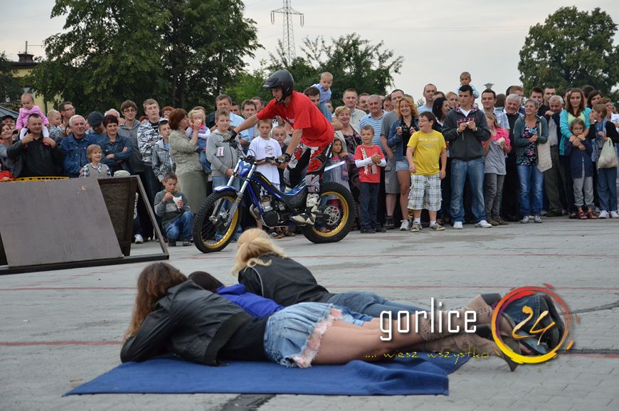 Palili gumę dla dzieciaków (TV GORLICE24)
