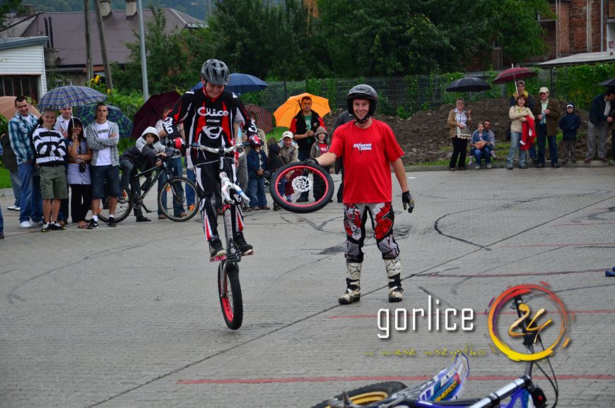 Palili gumę dla dzieciaków (TV GORLICE24)