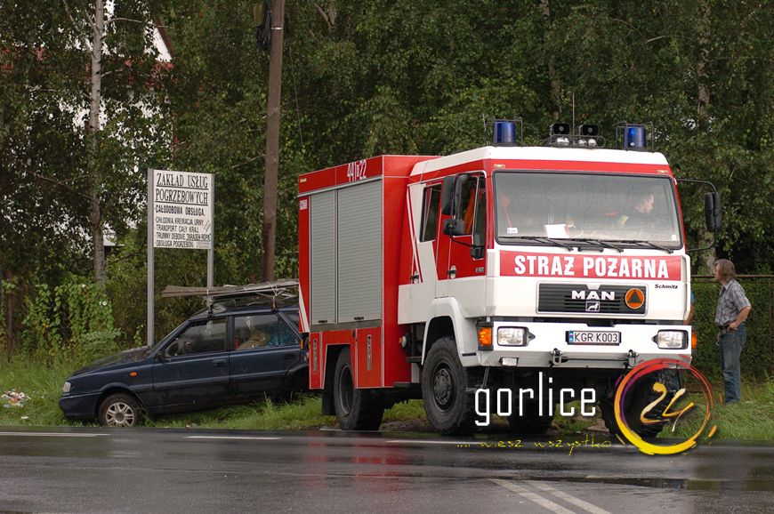 Wylądował pod reklamą zakładu pogrzebowego