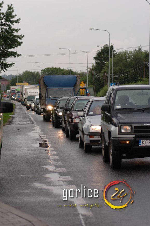 Wylądował pod reklamą zakładu pogrzebowego