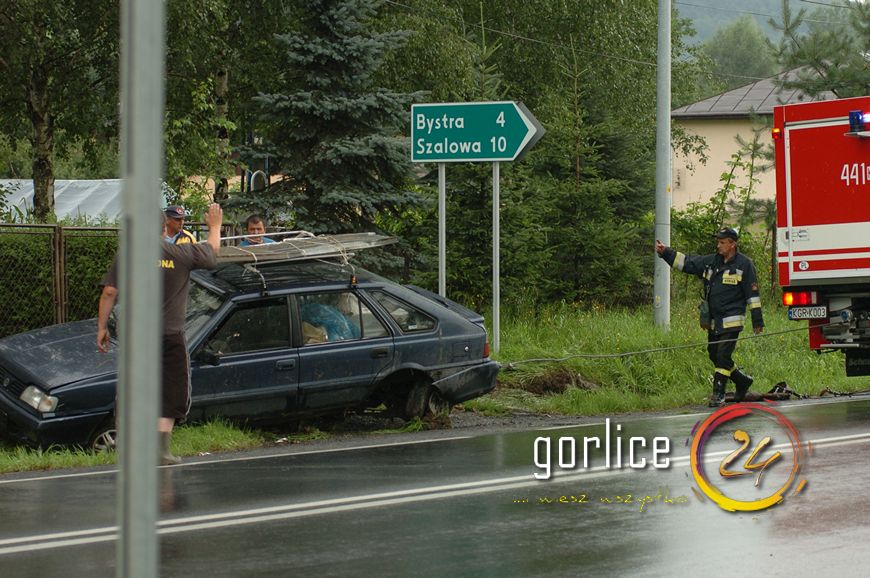 Wylądował pod reklamą zakładu pogrzebowego