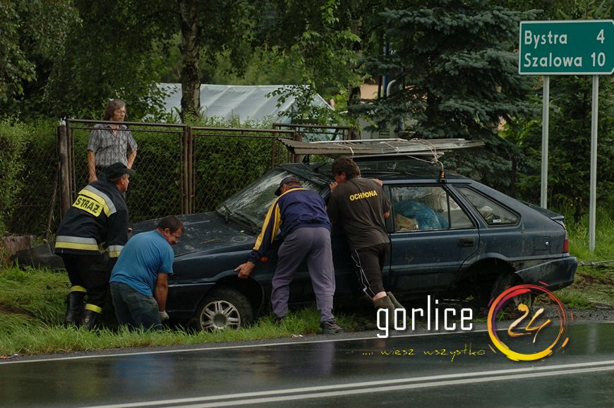 Wylądował pod reklamą zakładu pogrzebowego