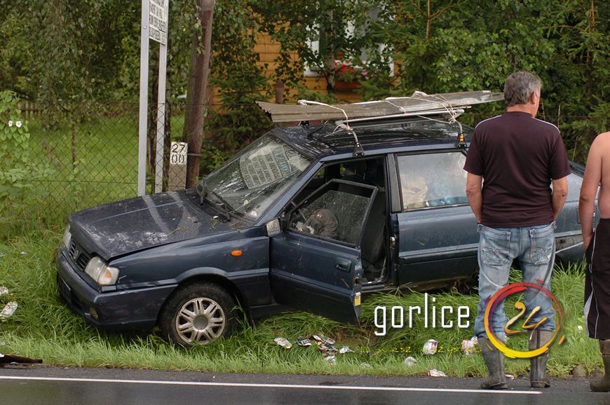 Wylądował pod reklamą zakładu pogrzebowego