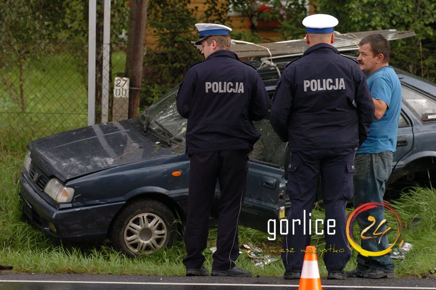 Wylądował pod reklamą zakładu pogrzebowego