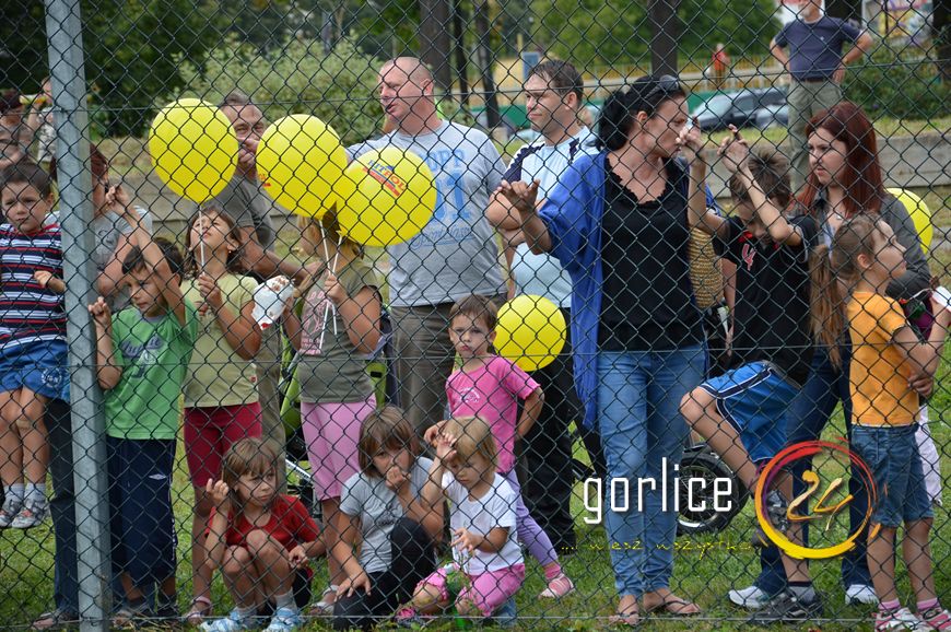 700 nóg na starcie