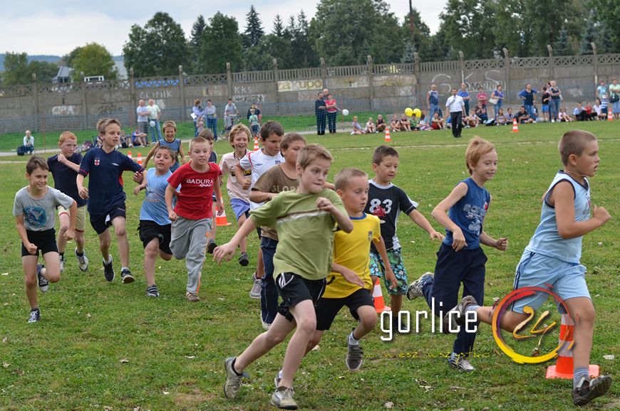 700 nóg na starcie
