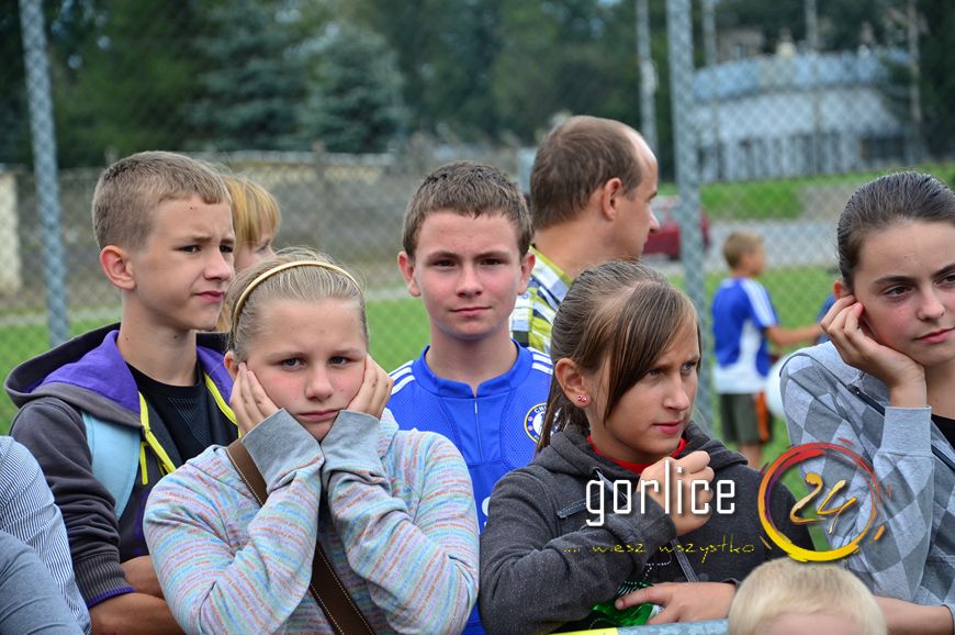 700 nóg na starcie