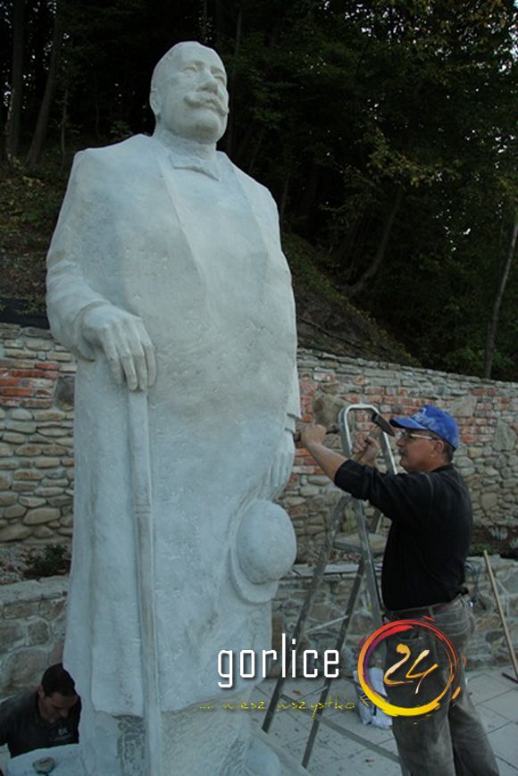 Senator ma swój pomnik